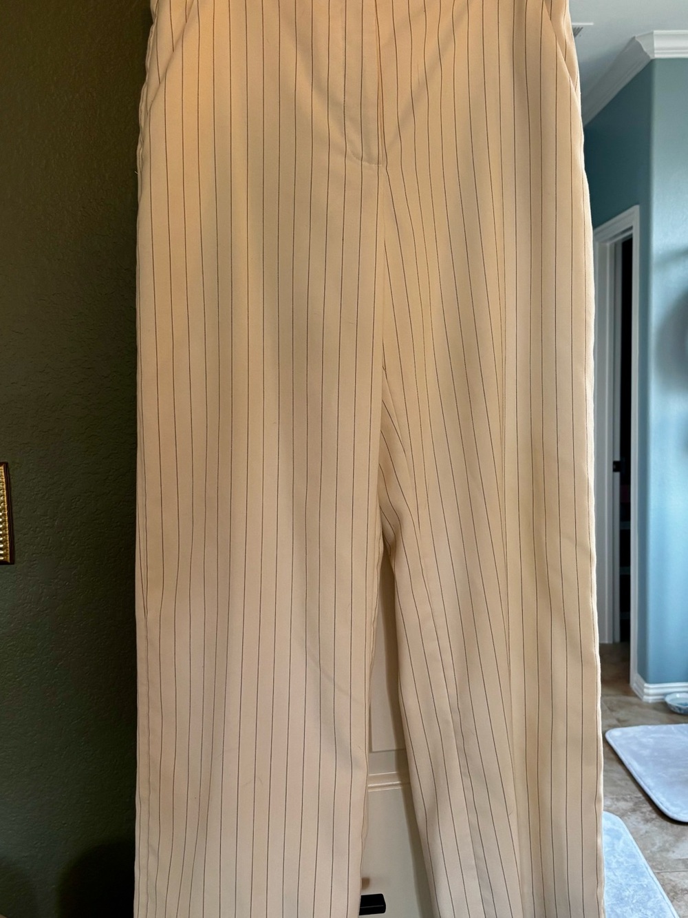 Abercrombie & Fitch Women's Cream Pinstripe Wide-Leg Sloane Trousers - Picture 3 of 9